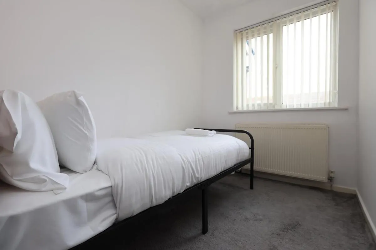 Spacious 4 Bed House Near Cardiff City Centre, Perfect For Families, Groups & Contractors With Free Wifi 펜션